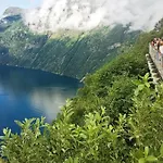 Дом отдыха 6 Person In Eidsvag-by Traum