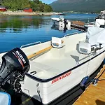 6 Person In Eidsvag-by Traum * Rod (More og Romsdal)