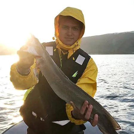 Hovik Ii Сasa de vacaciones Rød