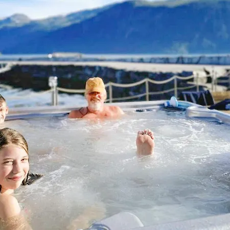 Hovik Ii Сasa de vacaciones Rød