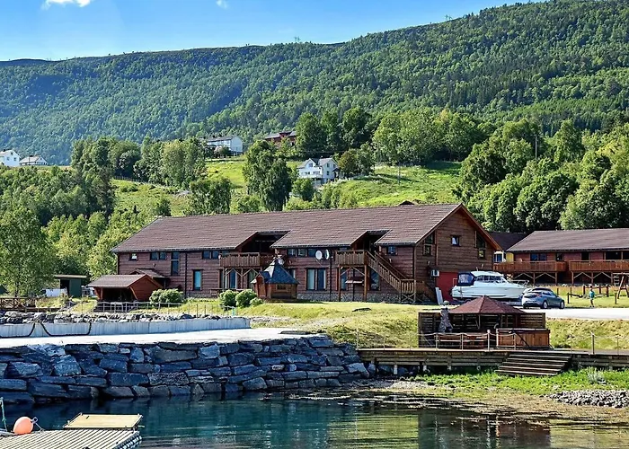 6 Person In Eidsvag-by Traum *