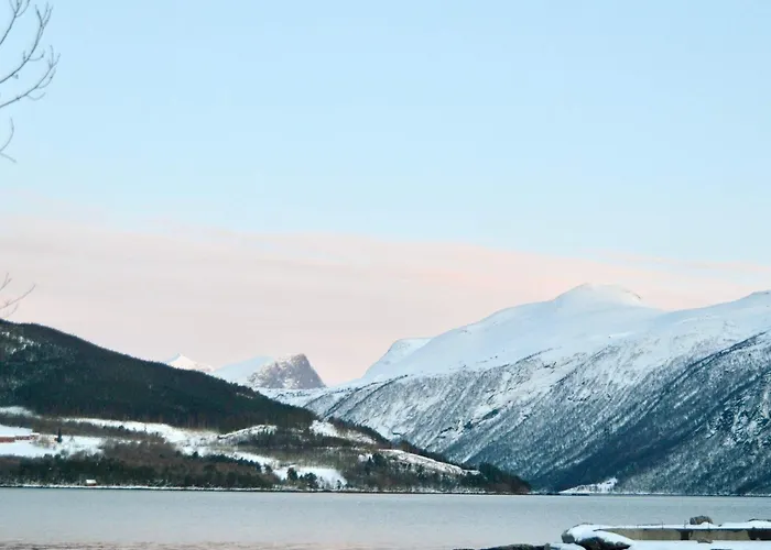 6 Person In Eidsvag-by Traum