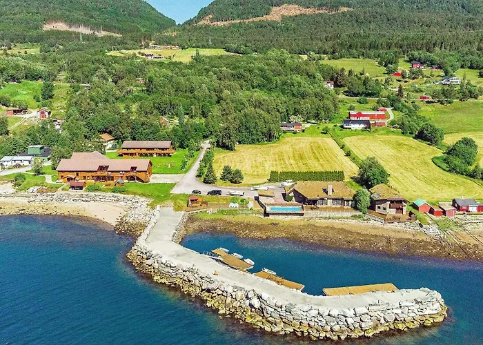 6 Person In Eidsvag-by Traum * Rød