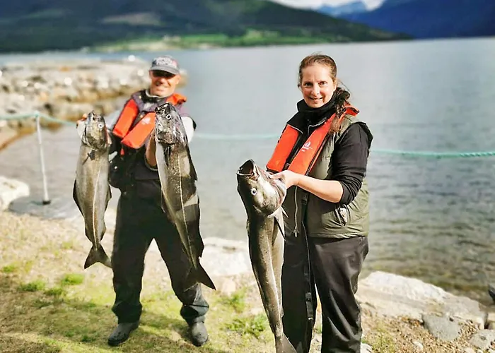 6 Person In Eidsvag-by Traum * Rød