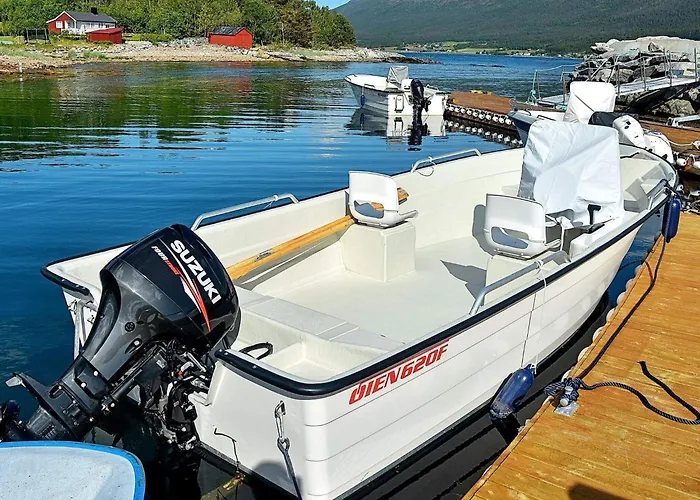 6 Person In Eidsvag-by Traum * Rød