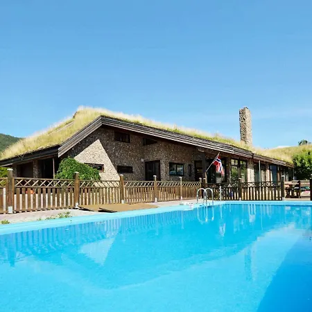 6 Person In Eidsvag-by Traum *