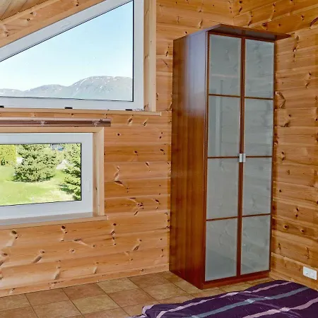 6 Person In Eidsvag-by Traum
