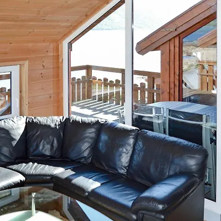 6 Person In Eidsvag-by Traum Feriehus