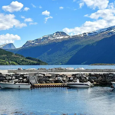 6 Person In Eidsvag-by Traum Vakantiehuis