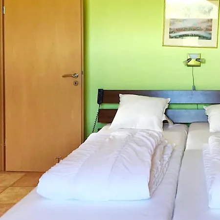 6 Person In Eidsvag-by Traum Feriehus