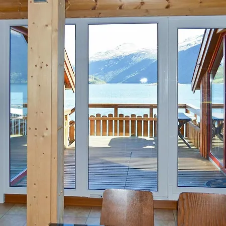 6 Person In Eidsvag-by Traum Feriehus