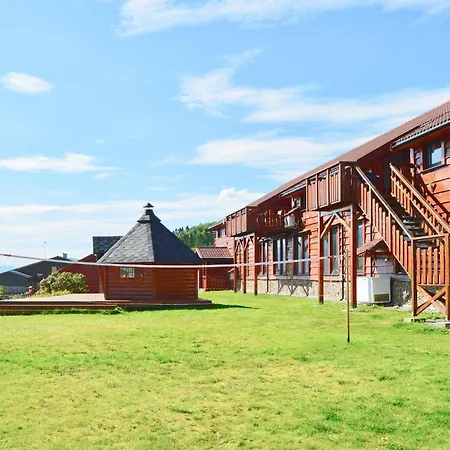 6 Person In Eidsvag-by Traum Rød